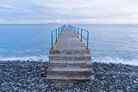 Mole auf Madeira mit Blick auf den Atlantik von Kristof Lauwers