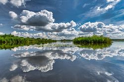 Reflectie van wolken  in Ankeveense Plassen
