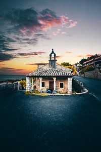 Altes Bergdorf in Kroatien zum Sonnenuntergang Moscenice