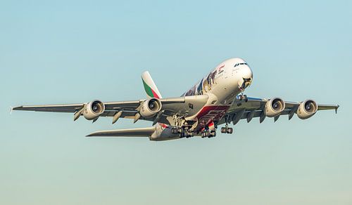 Emirates Airbus A380 met United for Wildlife livery.