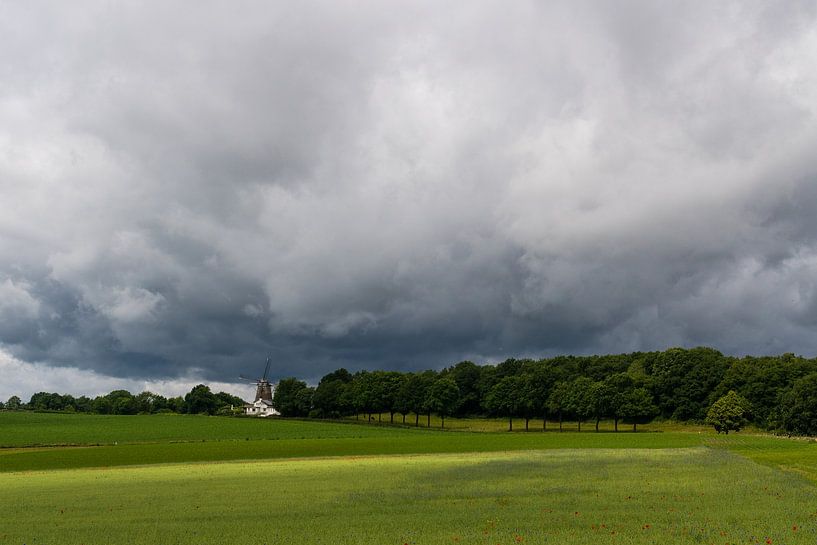Frauenheidemühle mit bedrohlichem Himmel von Francois Debets