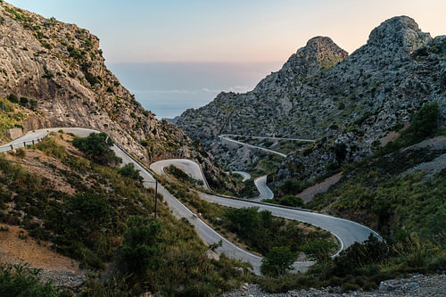 Serpentijnweg in de Serra de Tramuntana op Mallorca