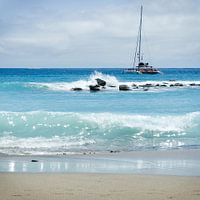 Zeilboot langs kust Tenerife