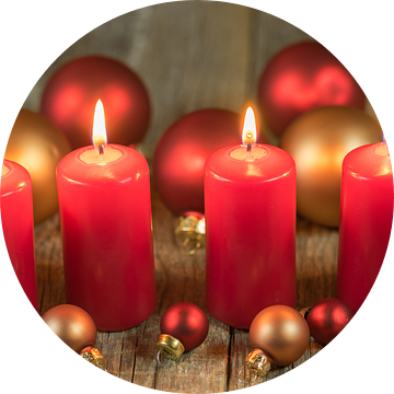 Kerst advent vier rood brandende kaarsen van Alex Winter