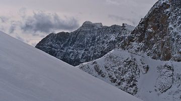South flank of Mount Edith Cavell by Timon Schneider