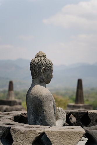 Buddha-Statue aus dem 8. Jahrhundert, in der Tempelanlage Borobudur - Java, Indonesien