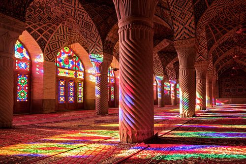 De Nasir al Molk moskee in Iran van Niels Tichelaar