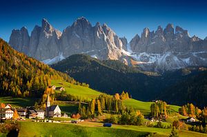 Alpendorf St. Magdalena im Herbst von iPics Photography