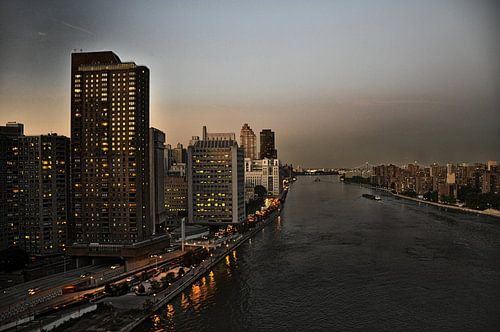 From Roosevelt Island to Manhattan over the East River