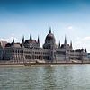 Le bâtiment du Parlement de Budapest sur le Danube sur Keesnan Dogger Fotografie