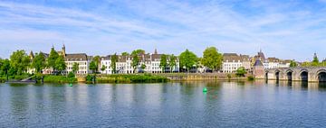 Maastricht uitzicht over de Maas met de St. Servaasbrug