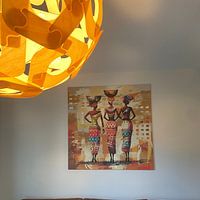 Kundenfoto: Afrikanische Anmut – Frauen in traditionellen Gewändern von Poster Art Shop, auf Leinwand