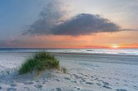 Texel strand paal 15 wolk lijkt op... van Texel360Fotografie Richard Heerschap thumbnail