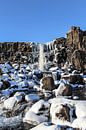 Waterval in Ijsland tijdens de winter van Mickéle Godderis thumbnail