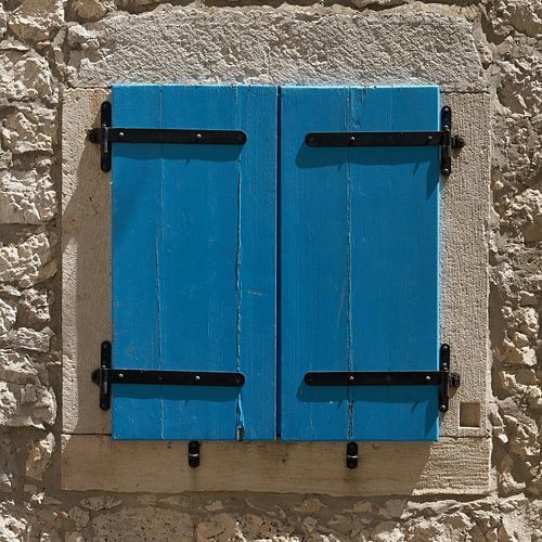 Blauwe luiken in Rovinj