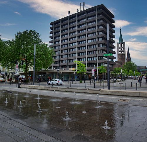 Waterpartij met uitzicht op de oude stad