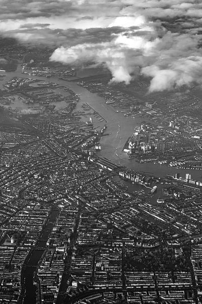 Amsterdam Centre in evening light (Monochrome) by Planeblogger