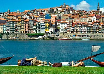 Uitzicht op de kleurrijke oude stad in Porto van insideportugal