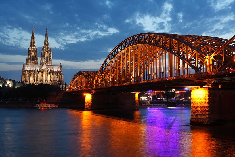 Kölner Dom , Kirche, Dom, Hohenzollernbrücke, Abendämmerung, Köln, Nordrhein-Westfalen, Deutschland by Torsten Krüger