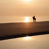 Cheval et cavalier sur la plage à la lueur du soir sur Tot Kijk Fotografie: natuur aan de muur