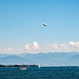 Zeppelin boven het Bodenmeer van Dieter Walther