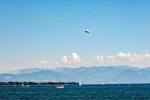 Zeppelin über Bodensee