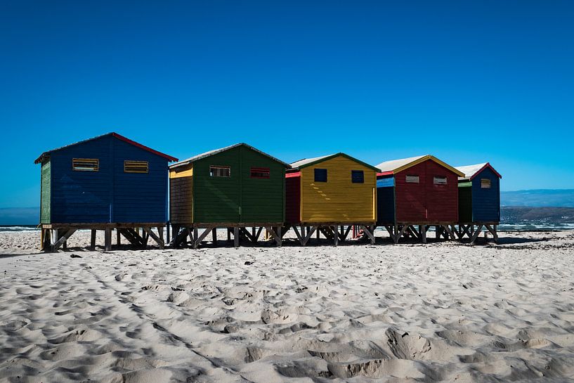 Mooi zicht op kleurrijke strandhuisjes aan het surfstrand Muizenberg (Zuid-Afrika) van Wolfgang Stollenwerk