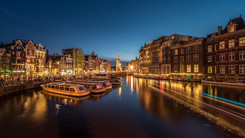 Amsterdamer Grachten am Abend - blaue Stunde von Jolanda Aalbers