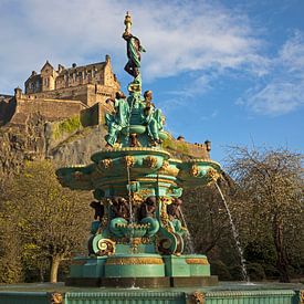 Ross-Brunnen mit Edinburgh Castle, Edinburgh, Schottland von Arch White