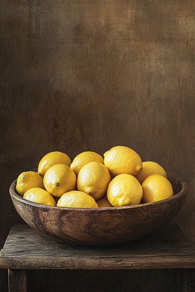 Bol en bois rempli de citrons par Imperial Art House