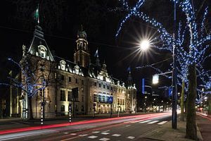 Das Rathaus auf dem Coolsingel in Rotterdam am Abend