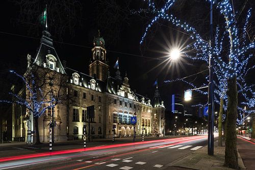 Het stadhuis op de Coolsingel in Rotterdam in de avond