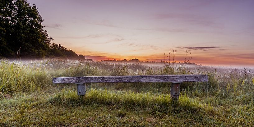 Banc en bois au lever du soleil par Dafne Vos