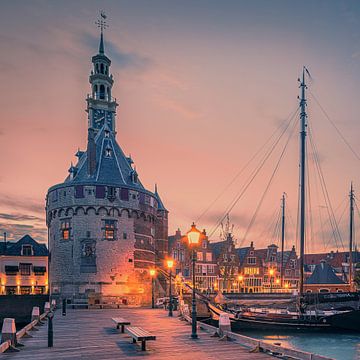 Der Hafen von Hoorn nach Sonnenuntergang