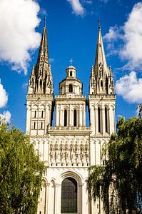 Fassade Eingang und Glockenturm der Kathedrale von Angers an der Loire Frankreich