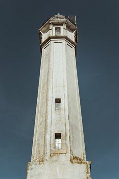Vuurtoren op Alcatraz San Francisco | Reisfotografie | Californië, U.S.A. van Sanne Dost