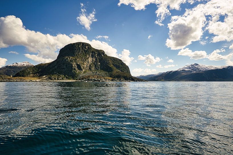 Fjord en Norvège, ciel nuageux par Martin Köbsch