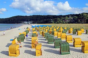 Chaises de plage à la mer Baltique