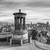 Edinburgh Calton Hill zwart-wit van Michael Valjak