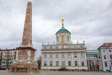 Potsdam - Potsdam Museum en Obelisk op de Oude Markt van t.ART
