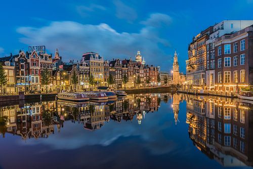 Halvemaansbrug blauwe uur