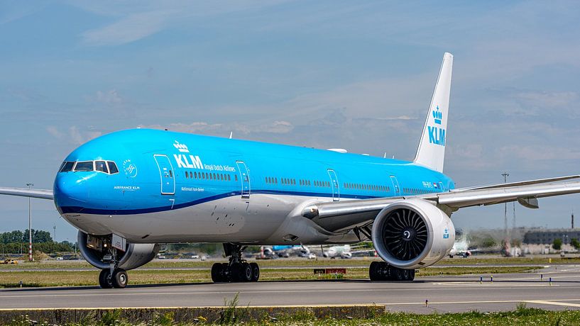 KLM Boeing 777-300 auf dem Weg zur Polderbaan. von Jaap van den Berg