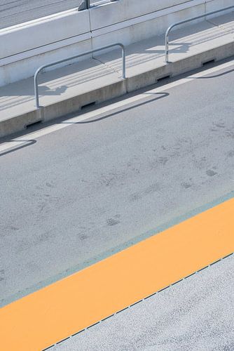 Pitlane circuit Zandvoort met oranje detail