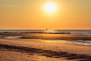 Sunset on the beach of Middelkerke by Rob Boon