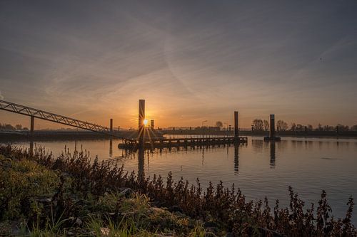 Binnenschip in overnachtingshaven