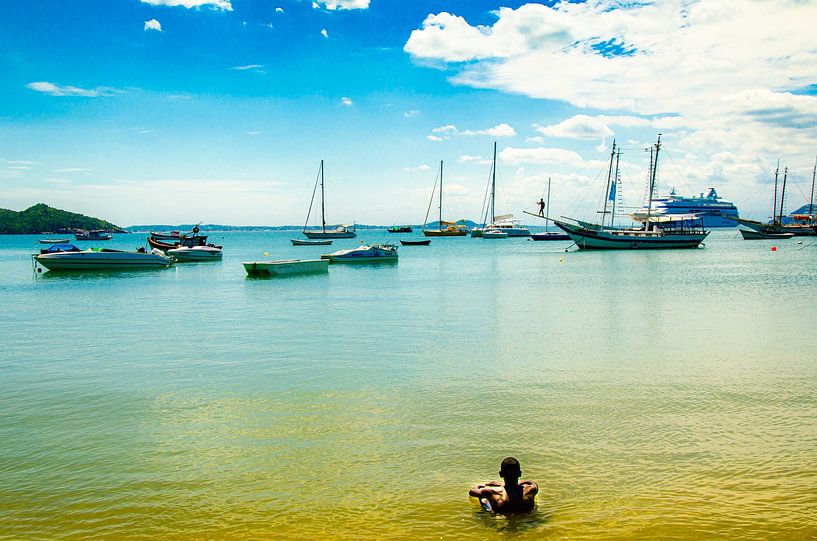 Segelboote in der Bucht vor Buzios an der Costa do sol in Brasilien von Dieter Walther