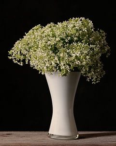 vase de fleurs sur Saskia Schotanus