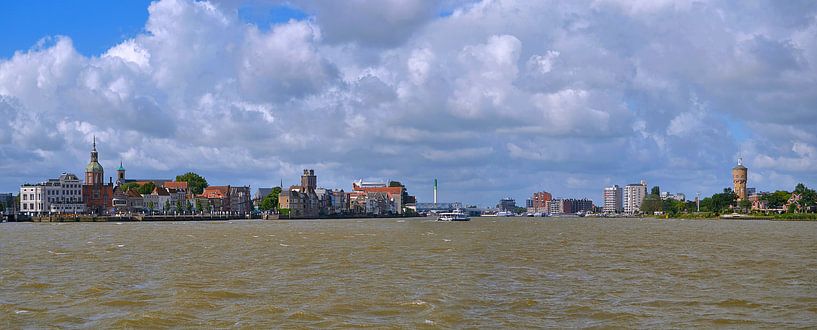 View on Dordrecht and Zwijndrecht (holland) by Leo Huijzer