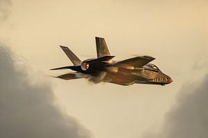 Passage à grande vitesse du F-35 Lightning II de l'USAF au Sanicole Airshow.