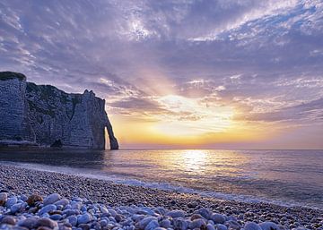 Falaise d'Aval , an arch of rock in the sea